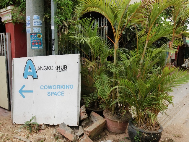アンコールHUBの入り口にある看板（カンボジア・シェムリアップ）