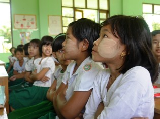 脱・暗記教育へ！ 日本人40人がアドバイスした小学1年生の教科書 
