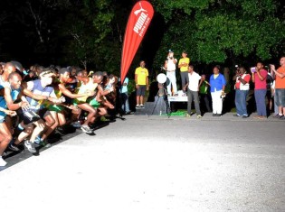 5時15分、レース開始直後の写真。すべての参加者が同じ時間にスタートする（ジャマイカ観光局Visit Jamaica facebookページより）