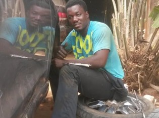 車が急増する西アフリカ ベナン 日本車を得意とする修理工の顧客はこの1年で2倍に Ganas 途上国 国際協力に特化したnpoメディア