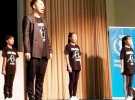 東京・渋谷の国連大学で開かれたイベントで、おいしいダンスをみんなと一緒に踊るEXILEのÜSAさん。毎月5000円を寄付するWFPのマンスリーサポーターでもある