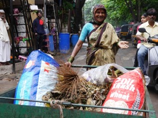 インドのごみ回収者