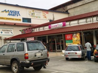 レバノン人が経営するショッピングモール（ガーナの首都アクラ）