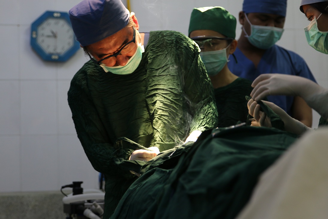 ミャンマーなどで年間2万人に無料で医療を届ける吉岡秀人医師 貧しい患者の人生を取り戻したい Ganas 途上国 国際協力に特化したnpoメディア