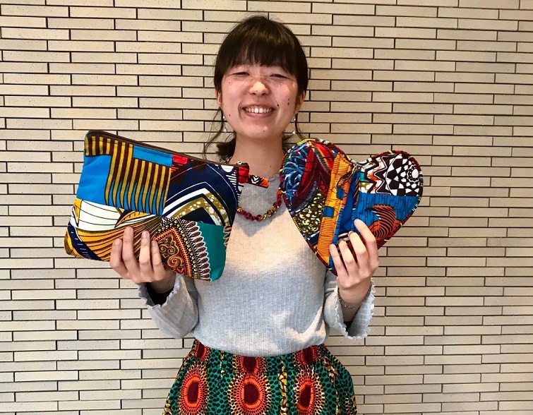 アフリカ布の切れ端」と「ビニールごみ」からポーチ！ セネガル協力隊