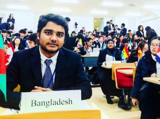 バングラデシュ出身の筑波大留学生ムハンマド・ソハヌール・ラフマン・ソハンさん（23）。現在は修士課程の1年に所属。写真は2018年に模擬国連にバングラデシュ代表として参加したときのもの