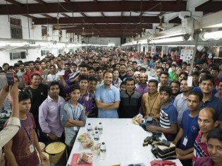 ビジネスレザーファクトリーのバングラデシュ工場。同社では、一緒に働く仲間との意味を込めて、従業員を「メンバー」と呼ぶ