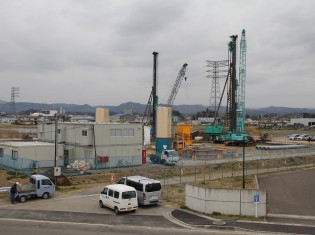 H.I.S.Super電力が角田市で進めるパーム油発電所の建設現場（2019年に撮影）。2020年9月に建設工事はほぼ終わり、試運転を始める予定だという（写真提供：FoE Japan）