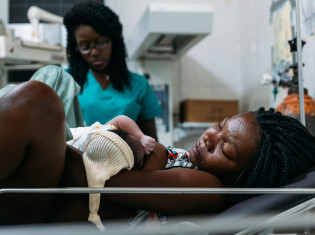 1002国境なき医師団が支援する病院で産まれた赤ちゃん
