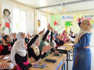 学校に行けないシリア難民の子どもにスマホを Ngo国境なき子どもたち 写真で心を表現してほしい Ganas 途上国 国際協力に特化したnpoメディア 学校に行けないシリア難民の子どもにスマホを Ngo国境なき子どもたち 写真で心を表現してほしい Ganas 途上国 国際協力に特化したnpoメディア