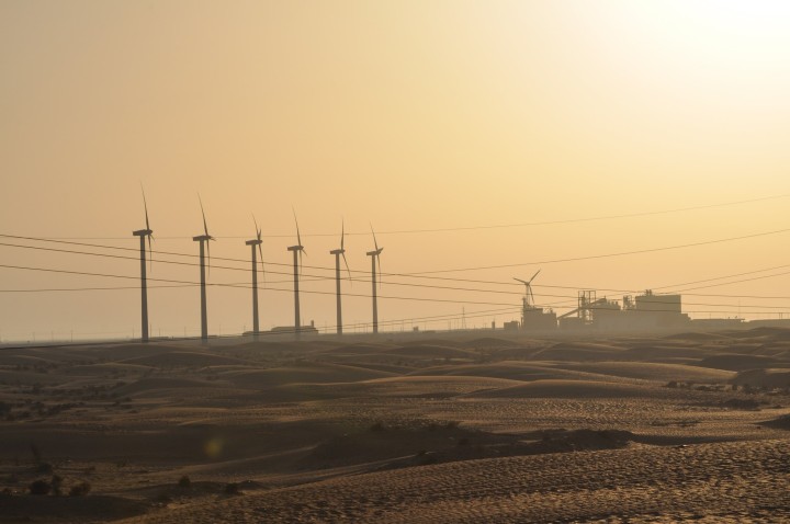 エルアイウン近郊にあるCIMAR風力発電所。セメント工場に併設され、セメント工場に電力を供給する（写真提供：ウエスタンサハラ・リソース・ウォッチ）