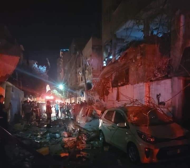 ガザ地区の夜の空爆現場（写真提供：パルシック）