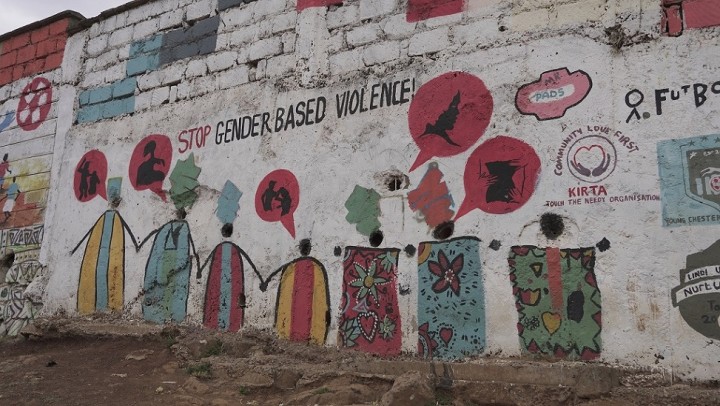 ジェンダーに基づく暴力（GBV）の防止を呼び掛ける壁画（キベラスラムのリンディ区）
