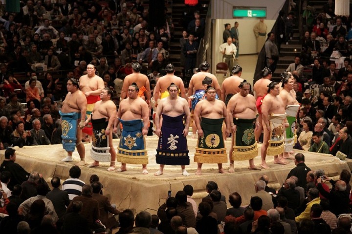 2009年1月の大相撲・初場所（東京）に登場した大相撲の力士たち（J. Henning Buchholz / Shutterstock.com）