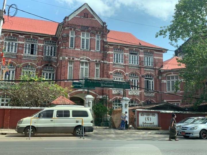ヤンゴンにある高校。CDMで閉校した
