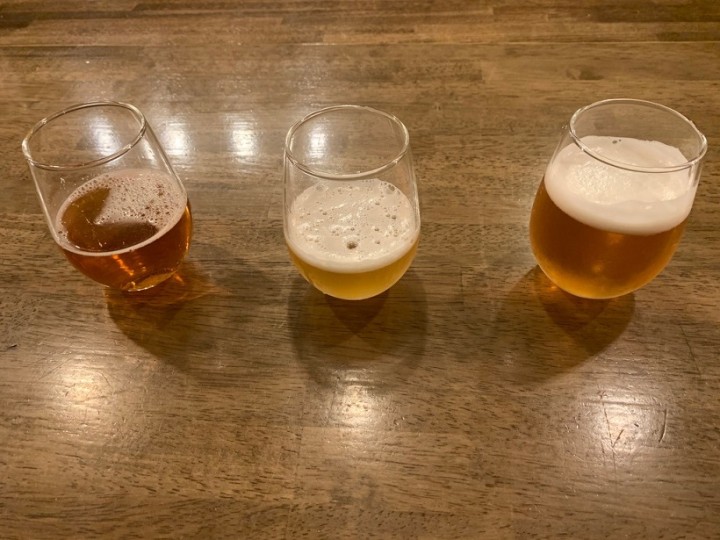 江戸東京ビールが田渕さんに提案した未発売のビール。左端が「レフュジーエール」