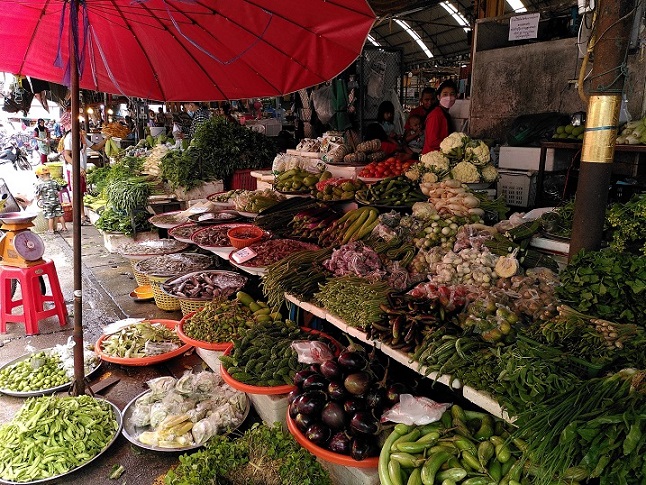 メーソットのマーケットにはさまざまな野菜がたくさん売られていた