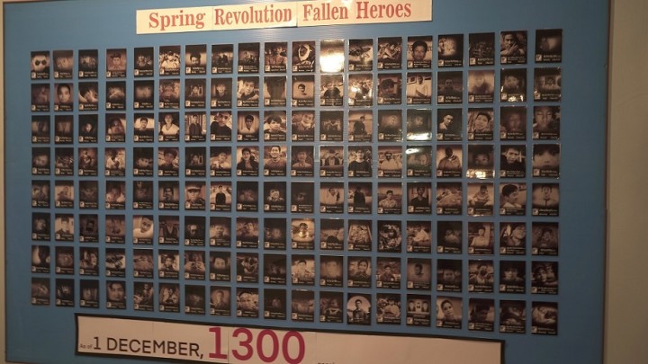 2021年のクーデター以降の民衆蜂起「春の革命」で命を落とした一般市民の写真。2022年4月末までに1800以上が国軍に殺された