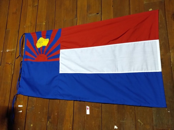 KNUの旗。今回の取材のフィクサー、ブワイの家の壁に飾られていたもの。ブワイはカレン族だ