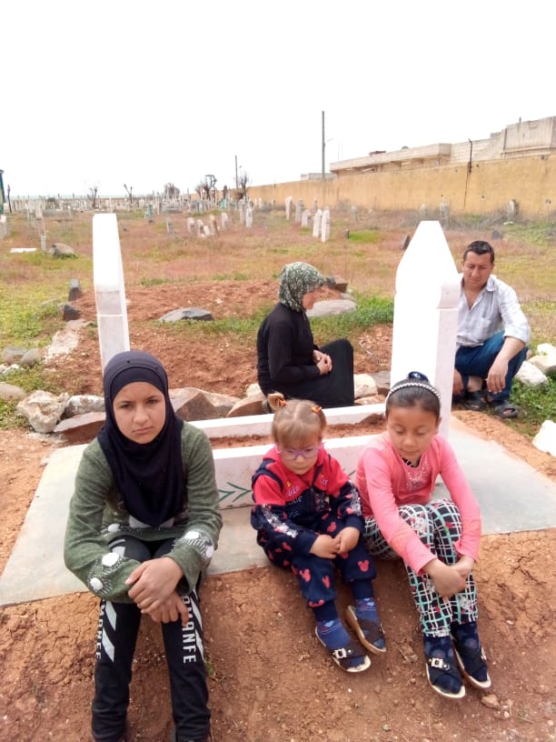 イブラヒムくんの墓。彼が病死した後、墓を作るお金を家族はもっていなかったためチームベコが援助した（2022年4月）
