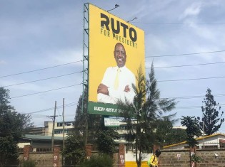 ナイロビ市内に貼られたルト氏の選挙ポスター（7月13日撮影）