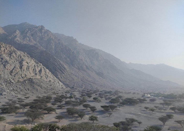 UAE最北端のラアス・アル・ハイマ首長国にある要塞ダイヤフォートからみた岩山。この反対側からは海を見晴らせる