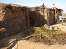 ブラジル東部のバイア州イタパリカの土地に、集団で藁ぶき住居を建てて占拠する土地をもたない農民ら。こうした「土地なし農民運動」は、大規模農業・牧畜の経営者にとっては悩みの種だった。ボルソナーロ氏は土地なし農民運動に厳しい態度で臨んだため、大規模農業・牧畜の経営者の支持を得た
