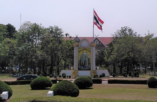 北部チェンマイにある裁判所。中央に見えるのが国王の写真