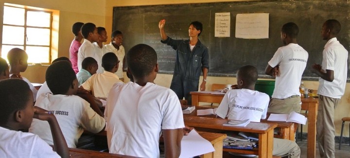 JICA海外協力隊の職種はコミュニティ開発（任国はルワンダ）。子どもたちに手洗いの必要性や方法を教える衛生啓発の授業もした