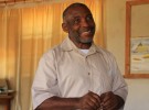ウムチョムイーザのシナメニ理事長はルワンダ生まれ、コンゴ民主共和国育ち（ルワンダ・キガリのウムチョムイーザ学園で撮影）
