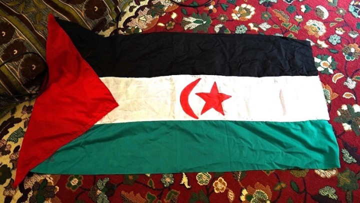 サハラーウィが立ち上げた亡命政府「サハラ・アラブ民主共和国」の国旗。アルジェリアの難民キャンプにベースを置く